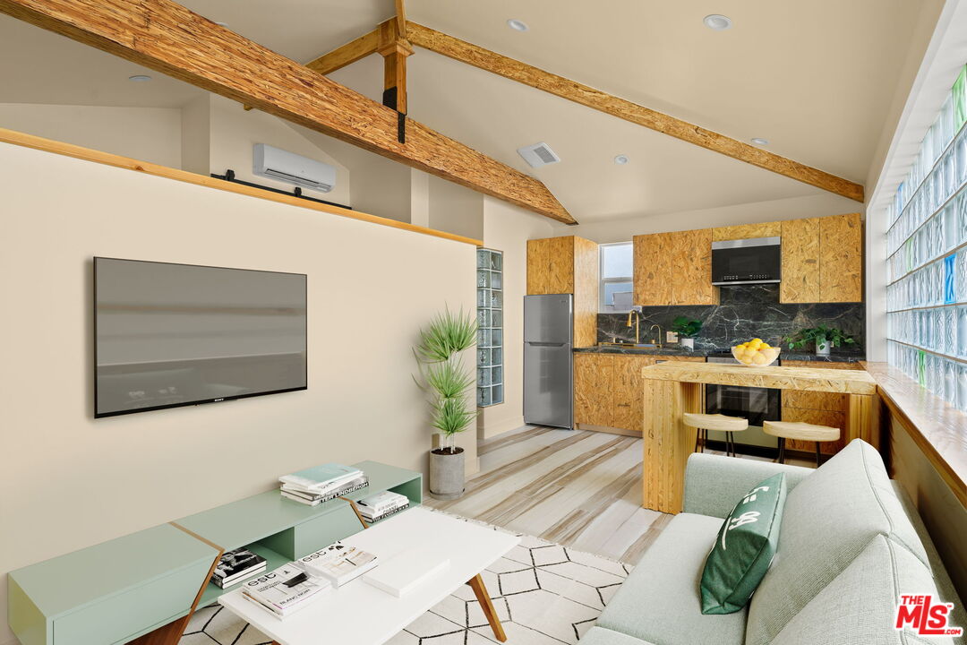 621 Rose Ave Unit: 623 1/2