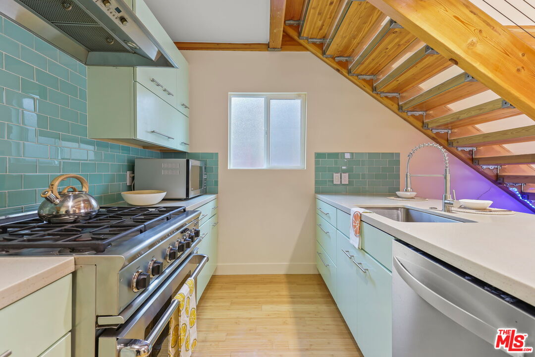 621 Rose Ave Unit: A
