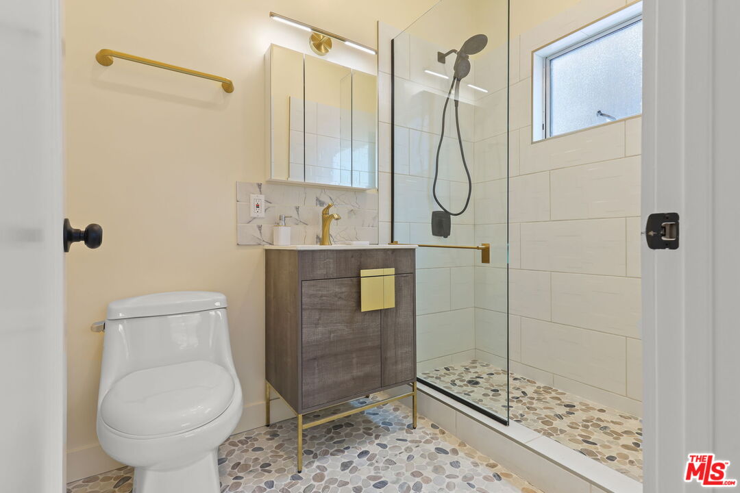 621 Rose Ave Unit: A