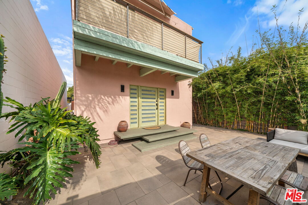 621 Rose Ave Unit: A