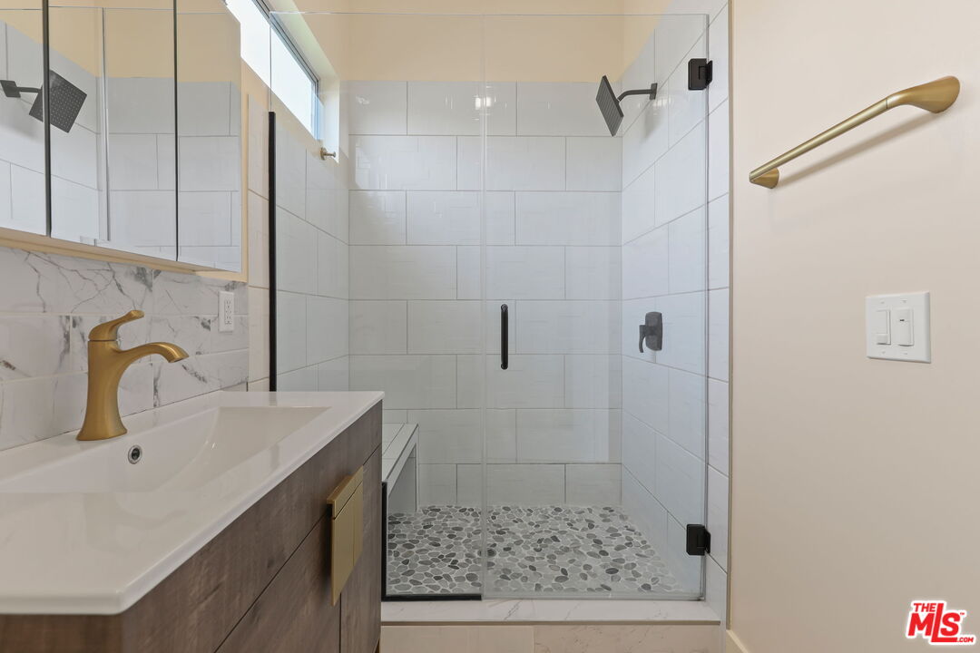 621 Rose Ave Unit: A