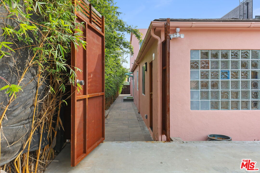 621 Rose Ave Unit: A