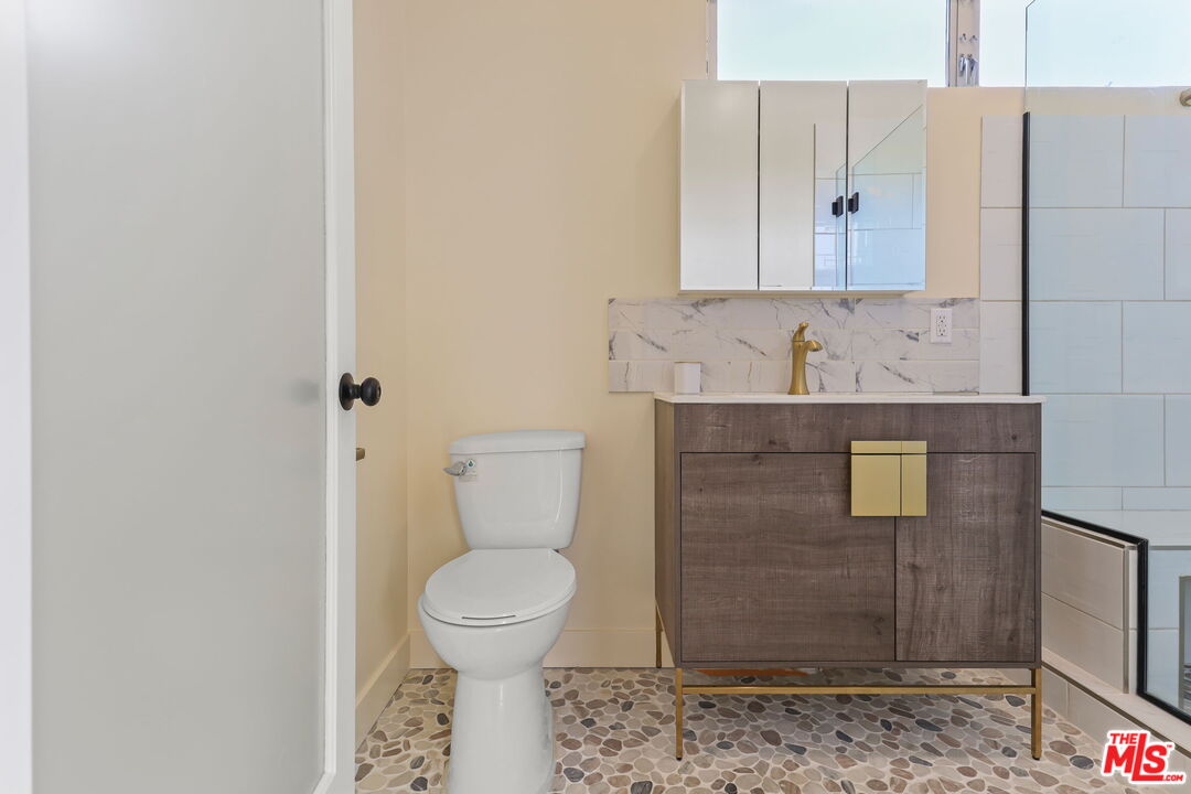 621 Rose Ave Unit: A