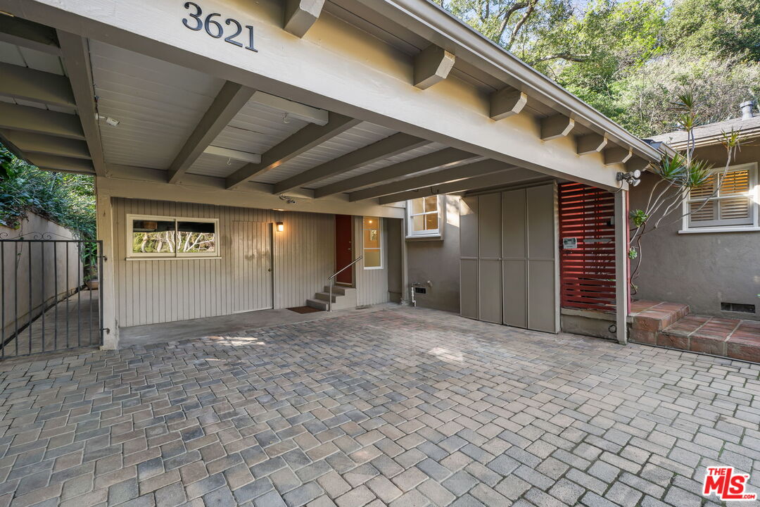 3621 Longview Valley Rd
