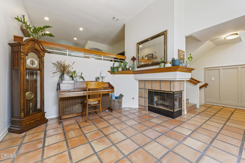 4967 Dekoven St. Street