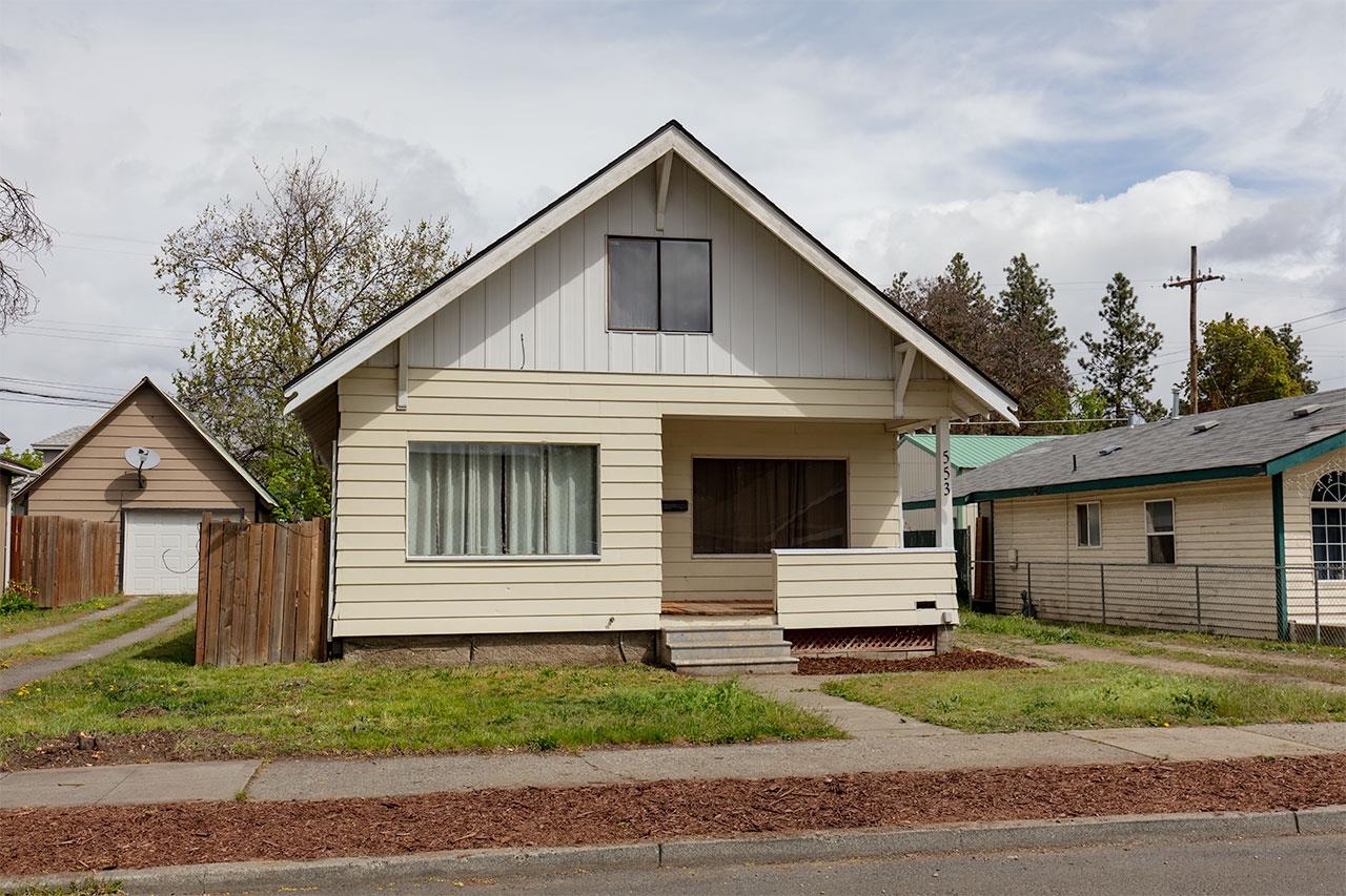 553 E Longfellow Ave