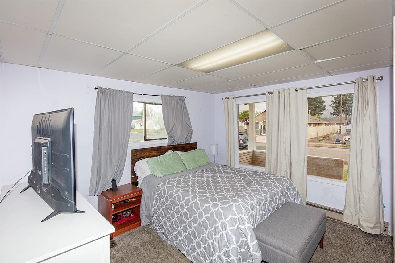 553 E Longfellow Ave