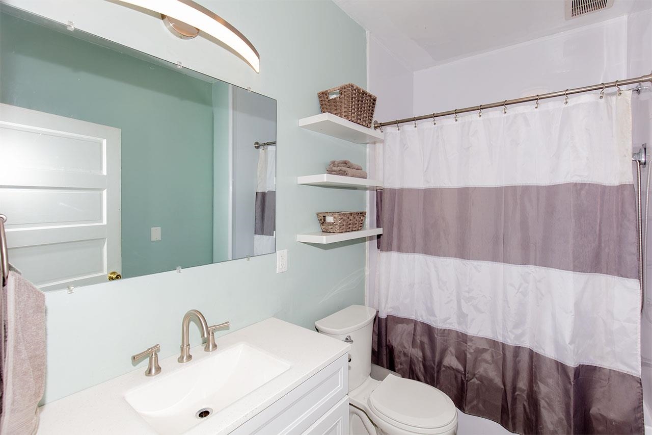 553 E Longfellow Ave