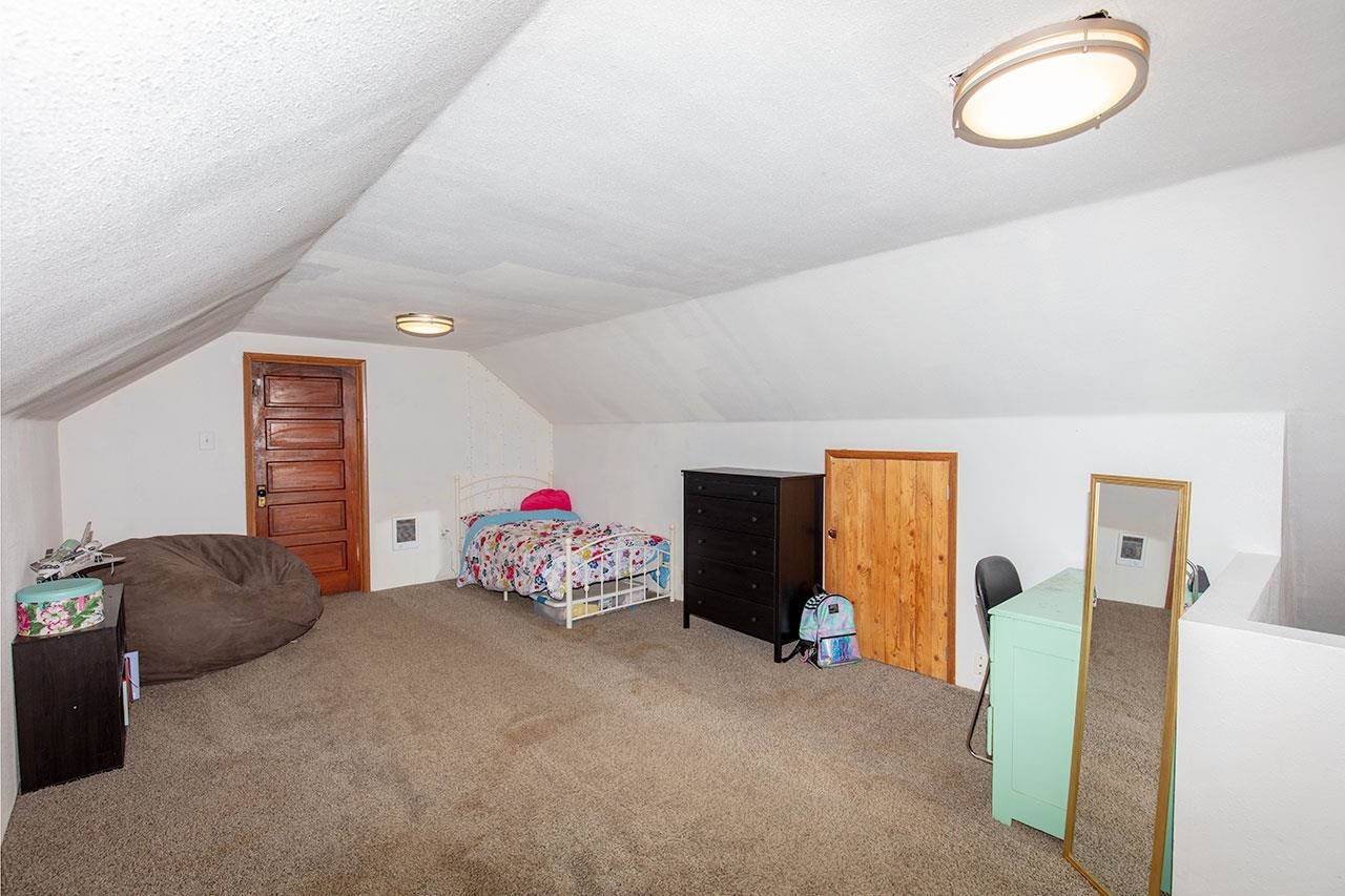 553 E Longfellow Ave