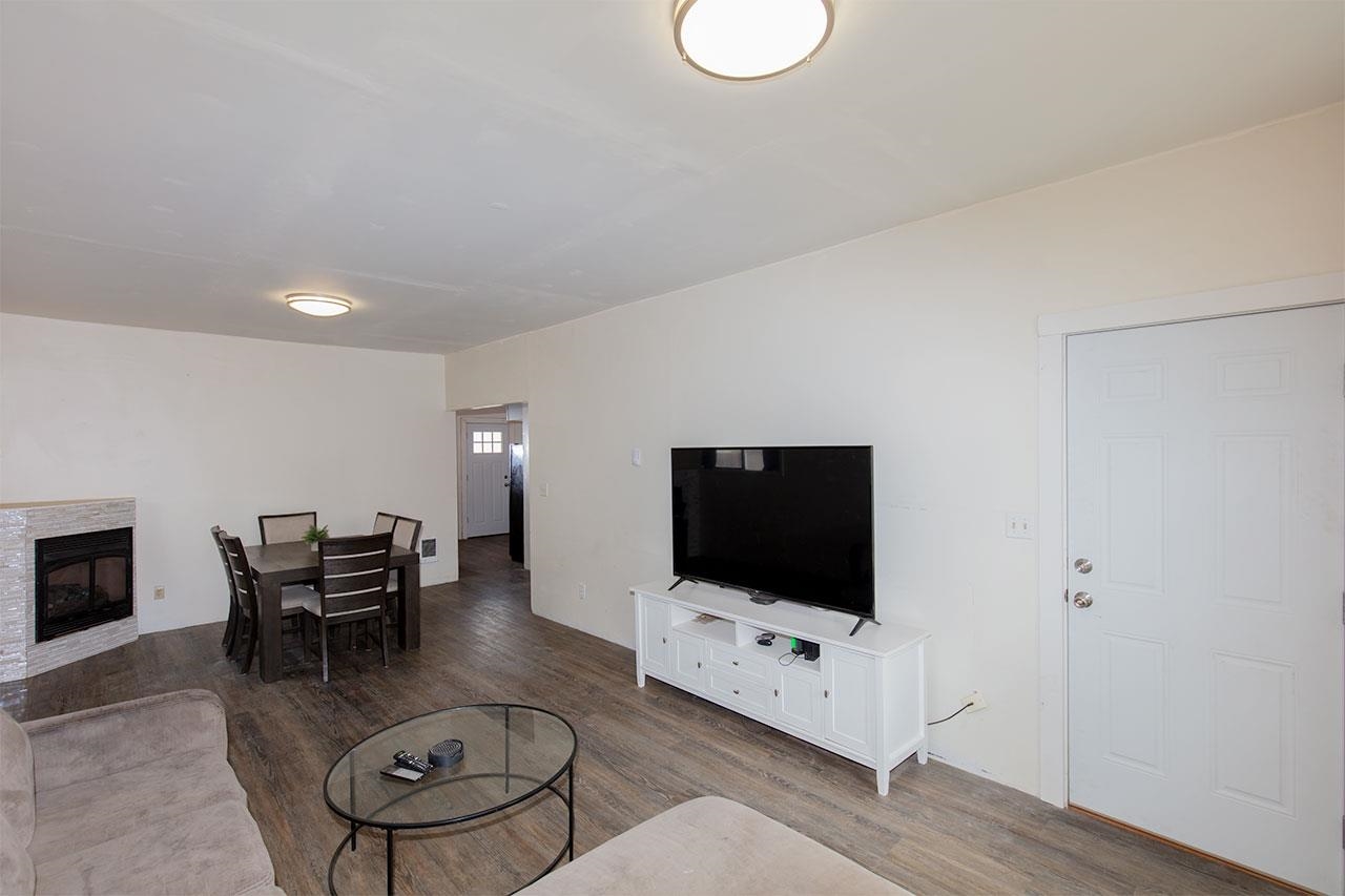 553 E Longfellow Ave