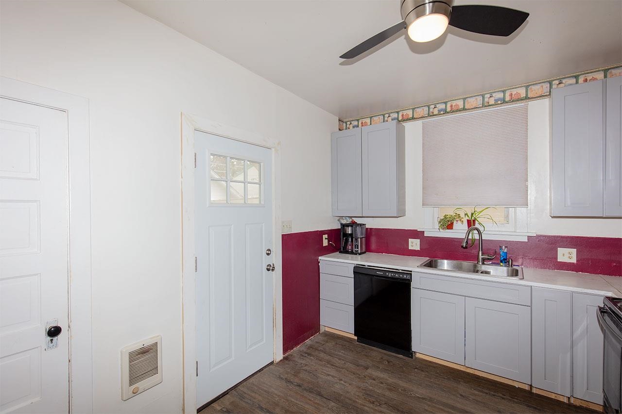 553 E Longfellow Ave