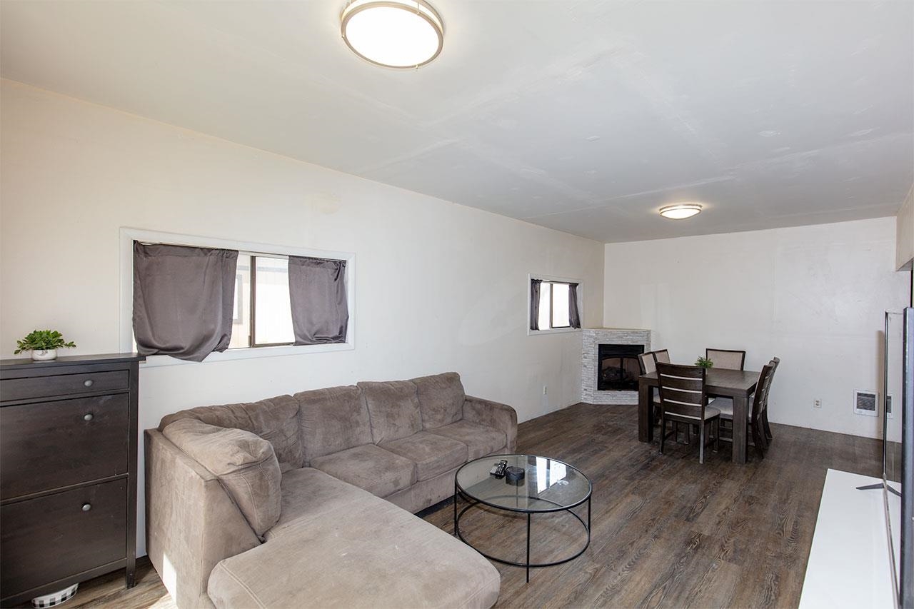 553 E Longfellow Ave