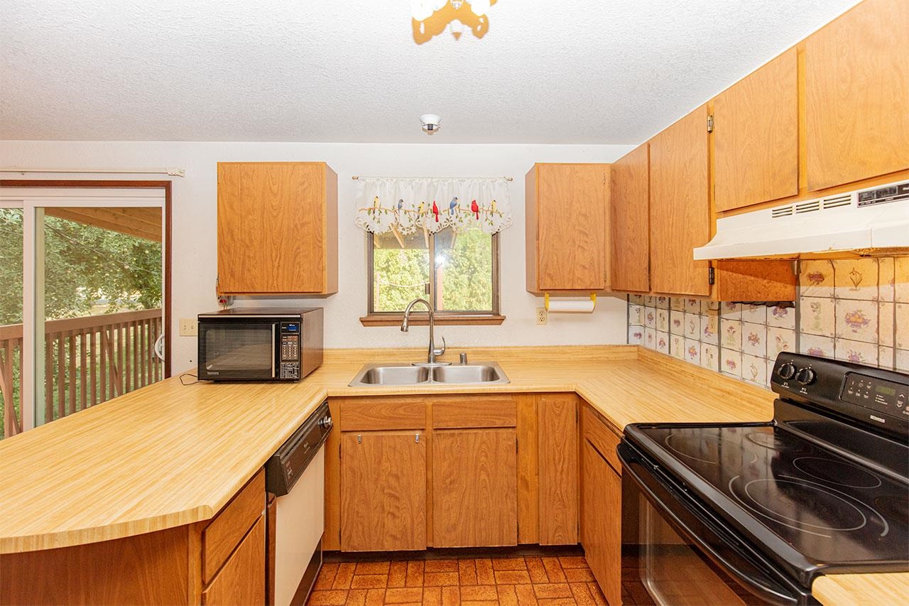 3210 W WOODLAND Blvd