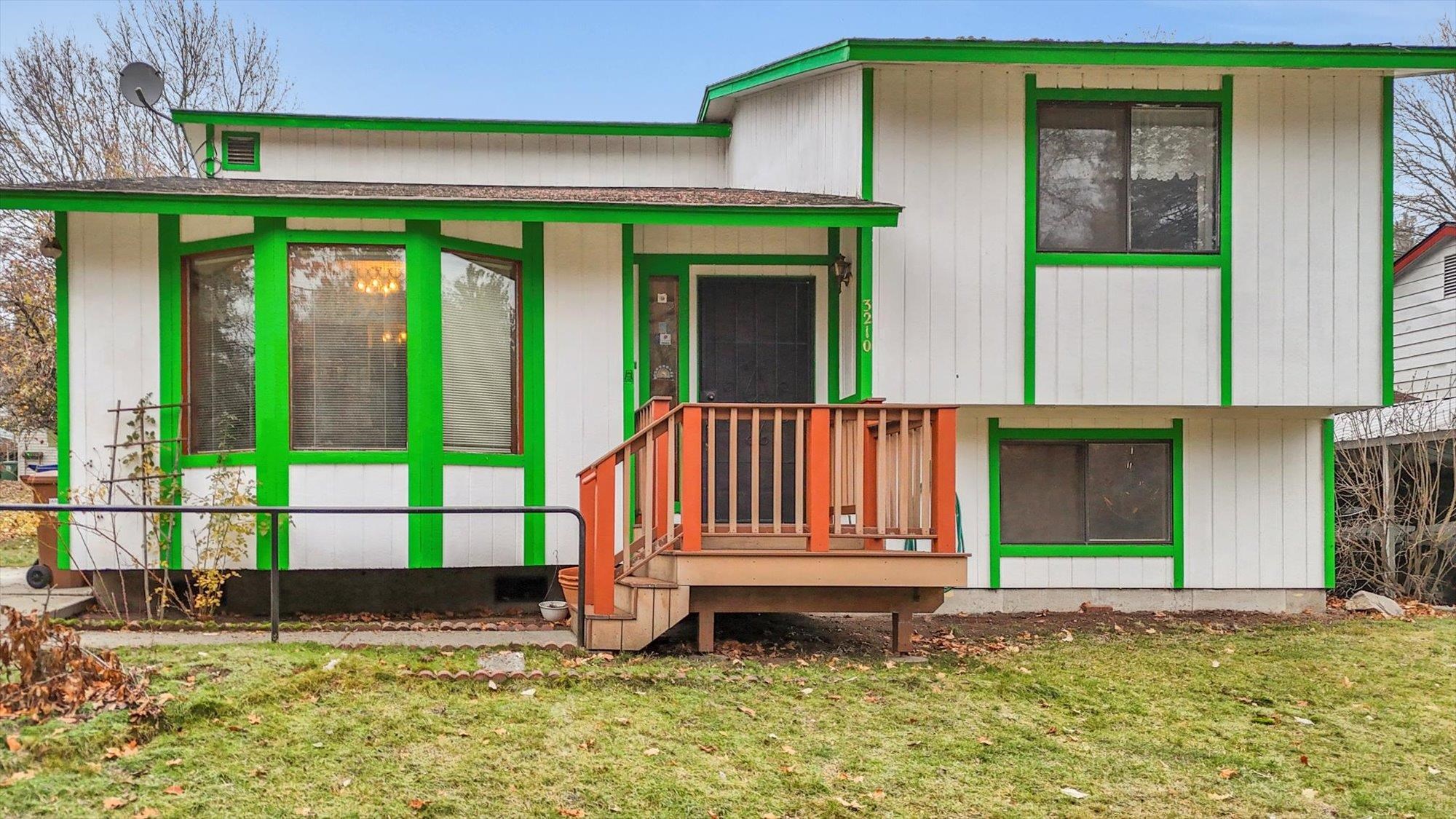 3210 W WOODLAND Blvd