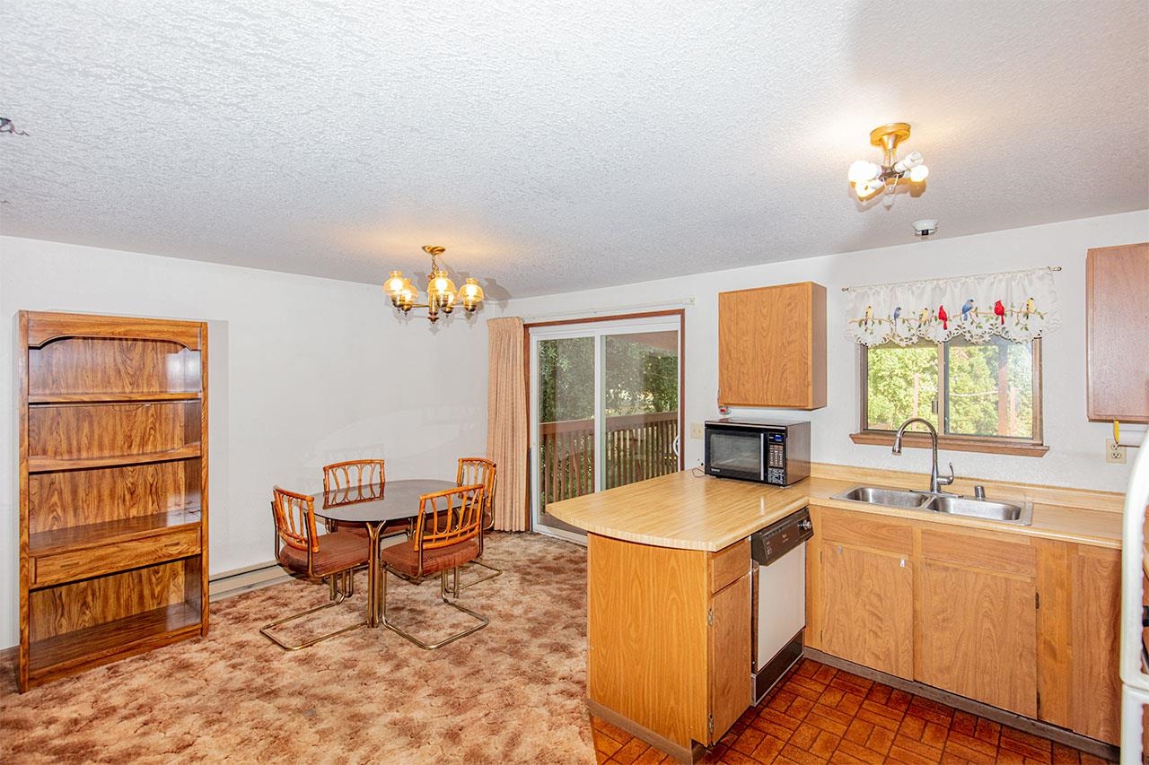 3210 W WOODLAND Blvd