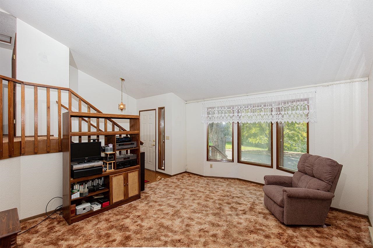 3210 W WOODLAND Blvd