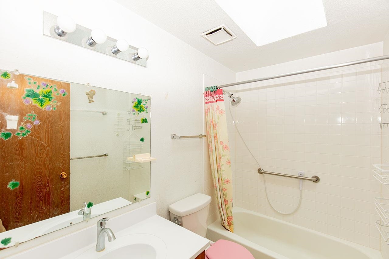 3210 W WOODLAND Blvd