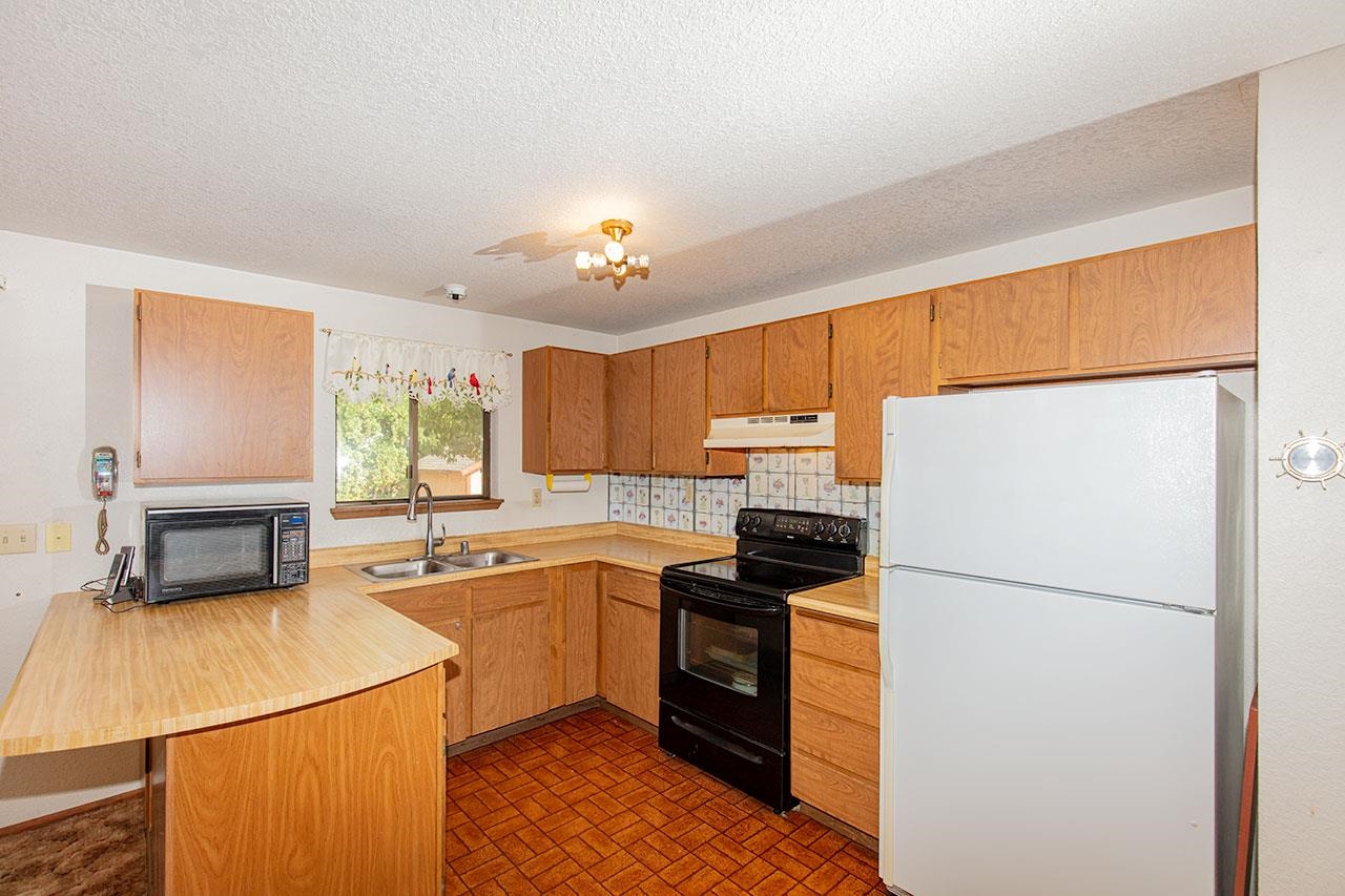 3210 W WOODLAND Blvd