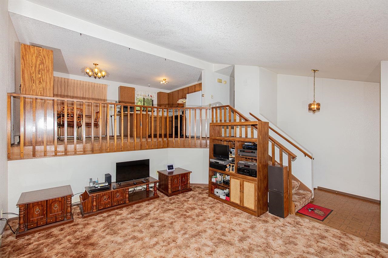 3210 W WOODLAND Blvd