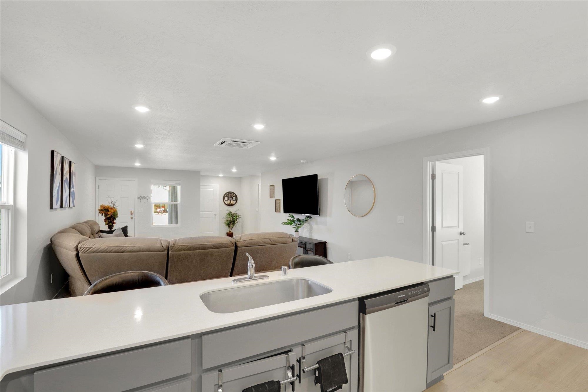 4497 W Brookfield Ave