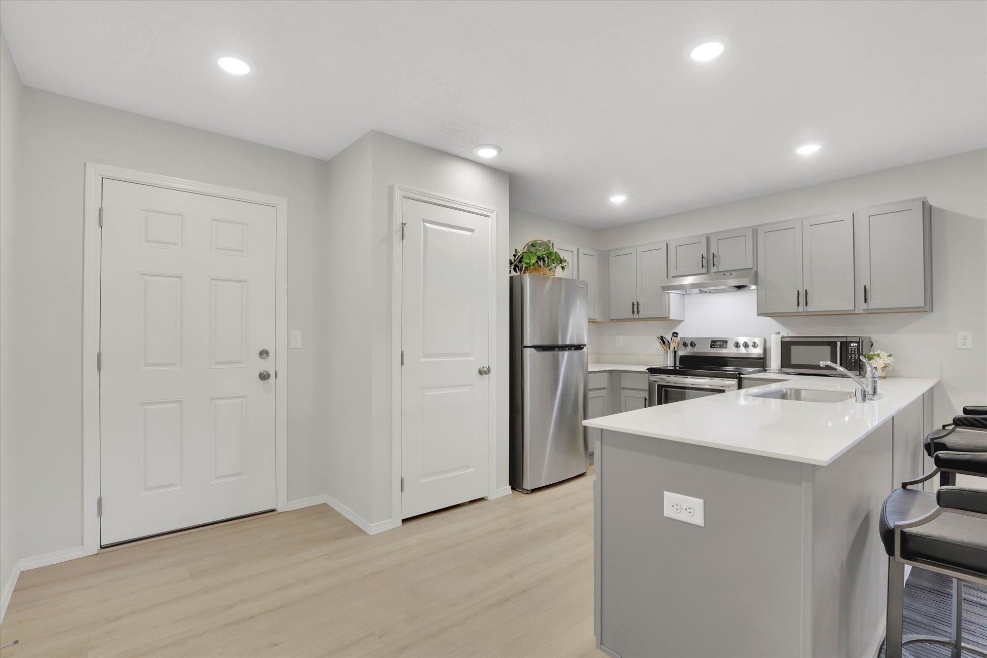 4497 W Brookfield Ave