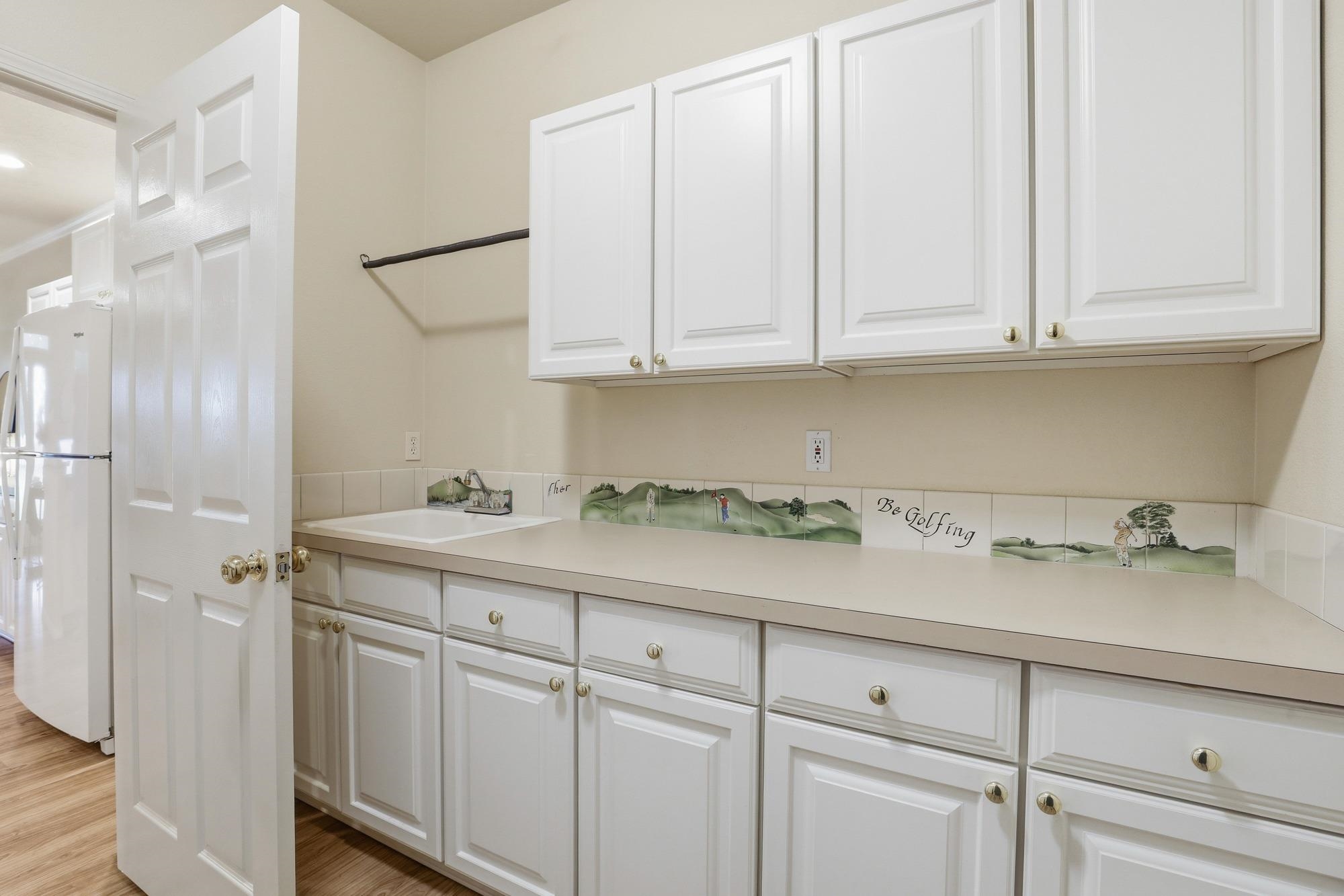 1013 N Country Club Dr