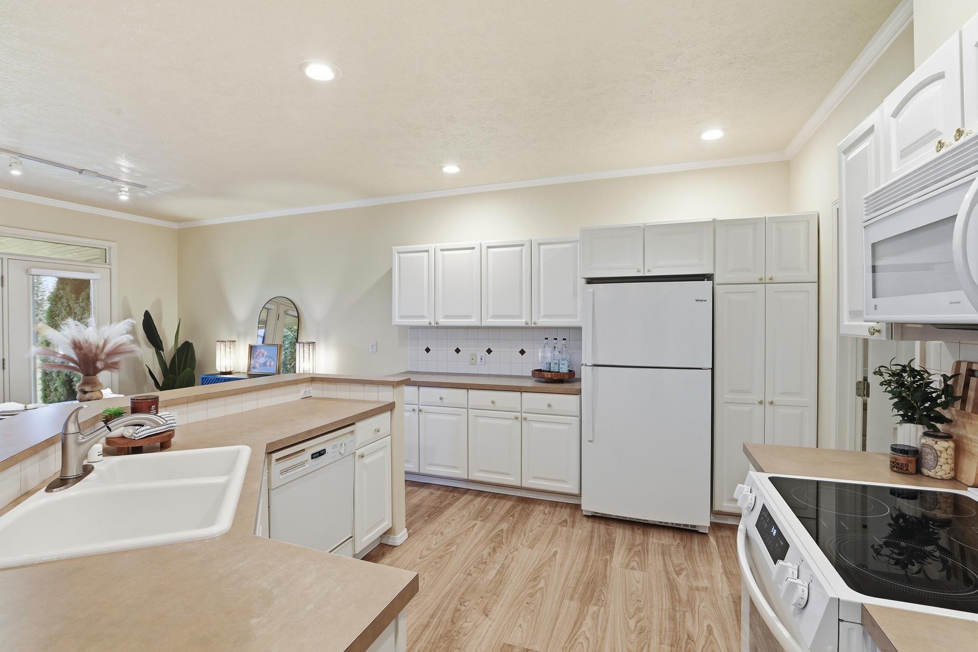 1013 N Country Club Dr