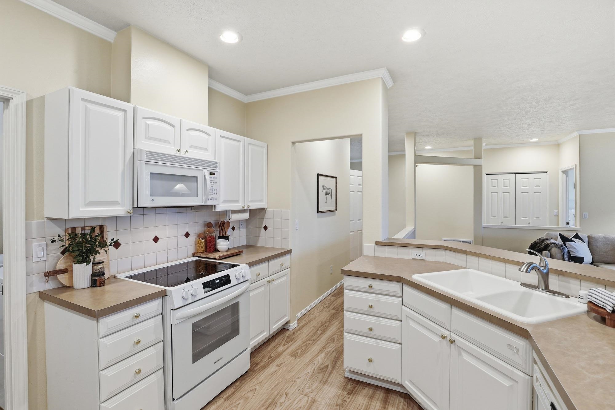 1013 N Country Club Dr