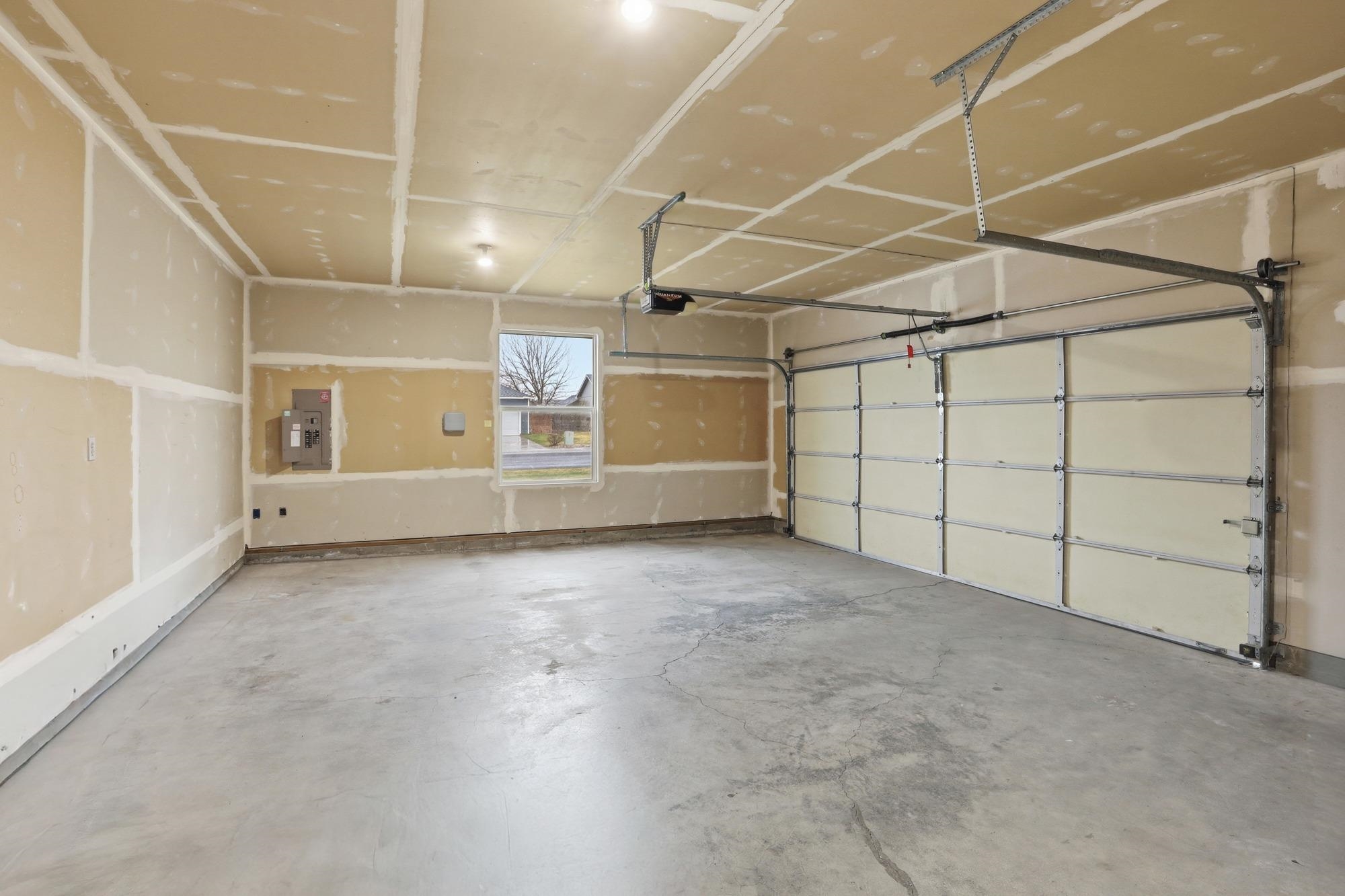 1013 N Country Club Dr