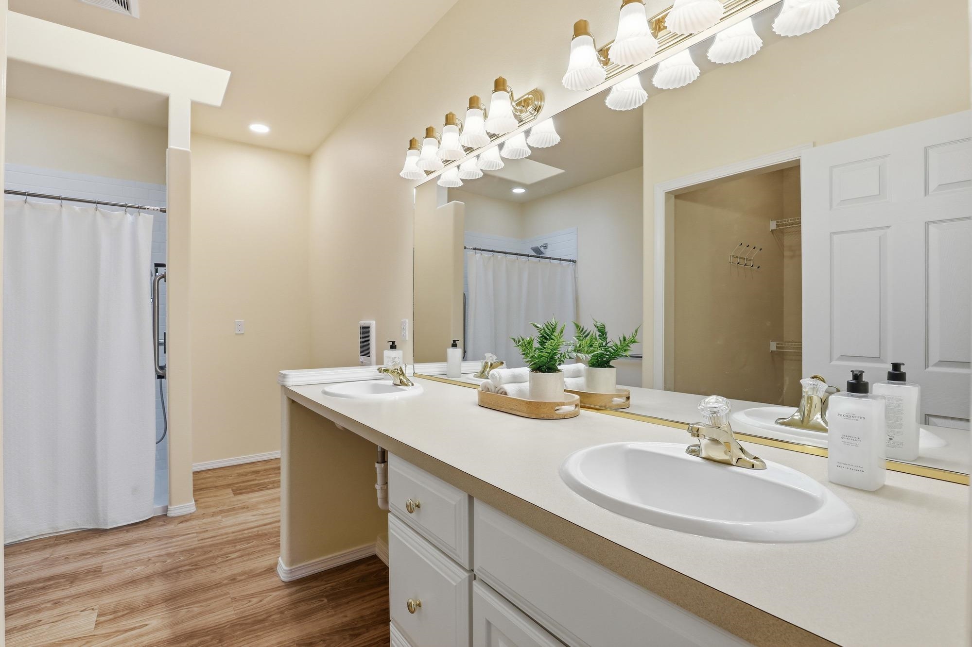 1013 N Country Club Dr