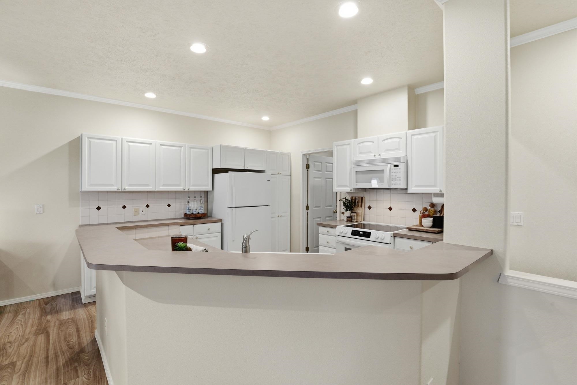 1013 N Country Club Dr