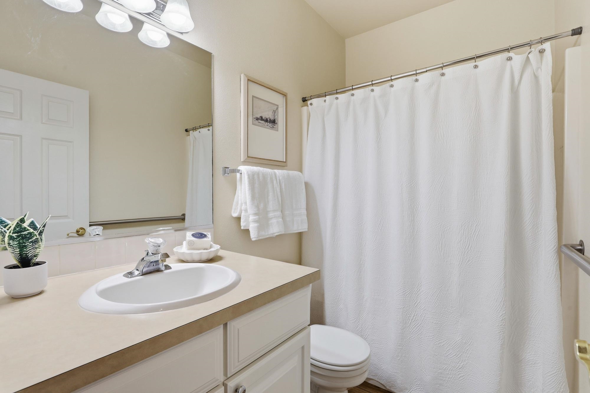 1013 N Country Club Dr