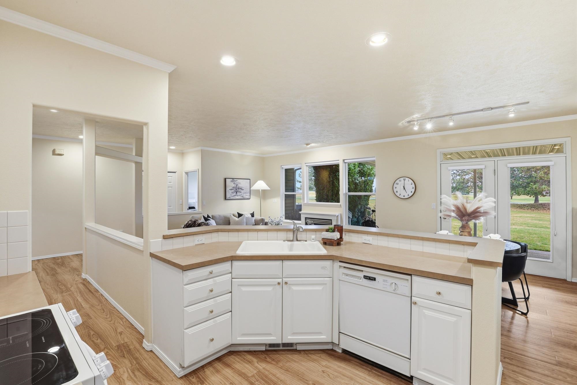 1013 N Country Club Dr