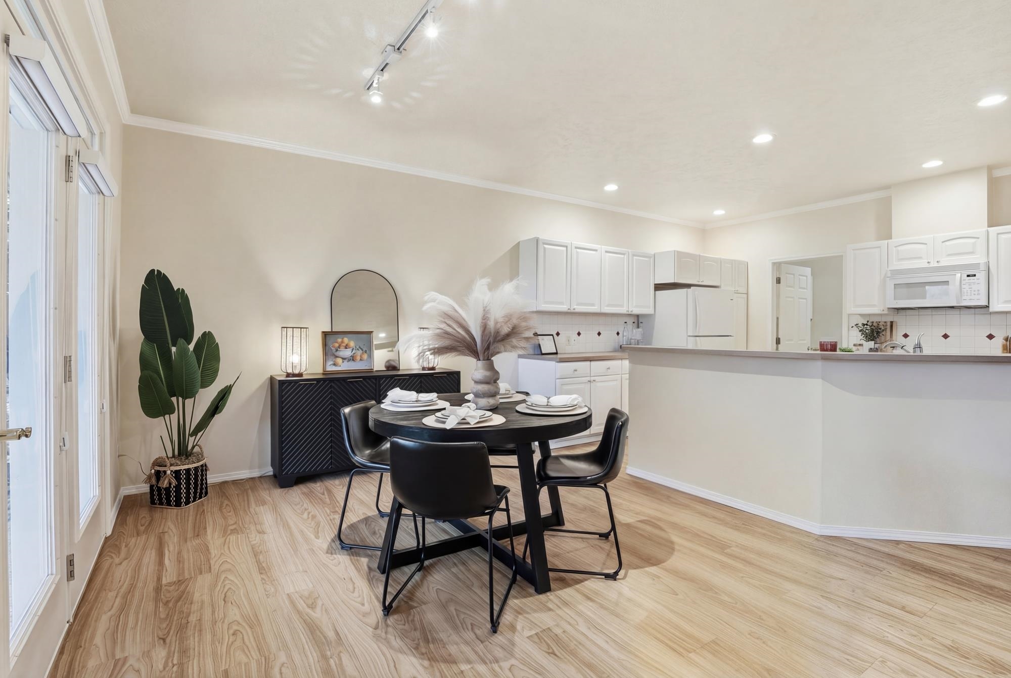 1013 N Country Club Dr