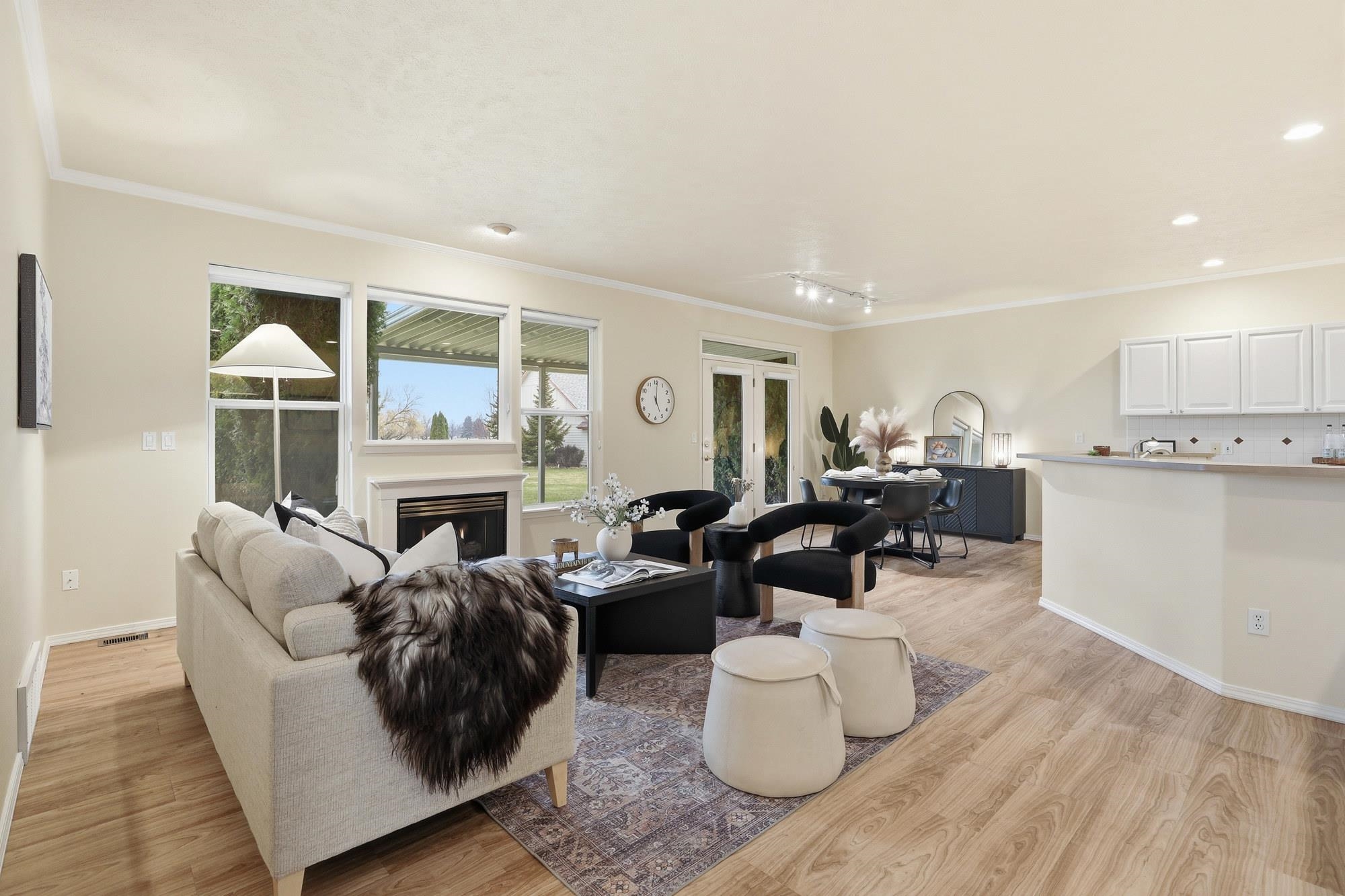 1013 N Country Club Dr