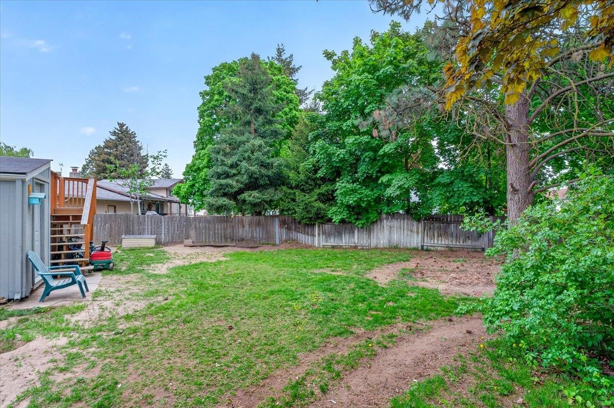 610 E VICKSBURG Ave