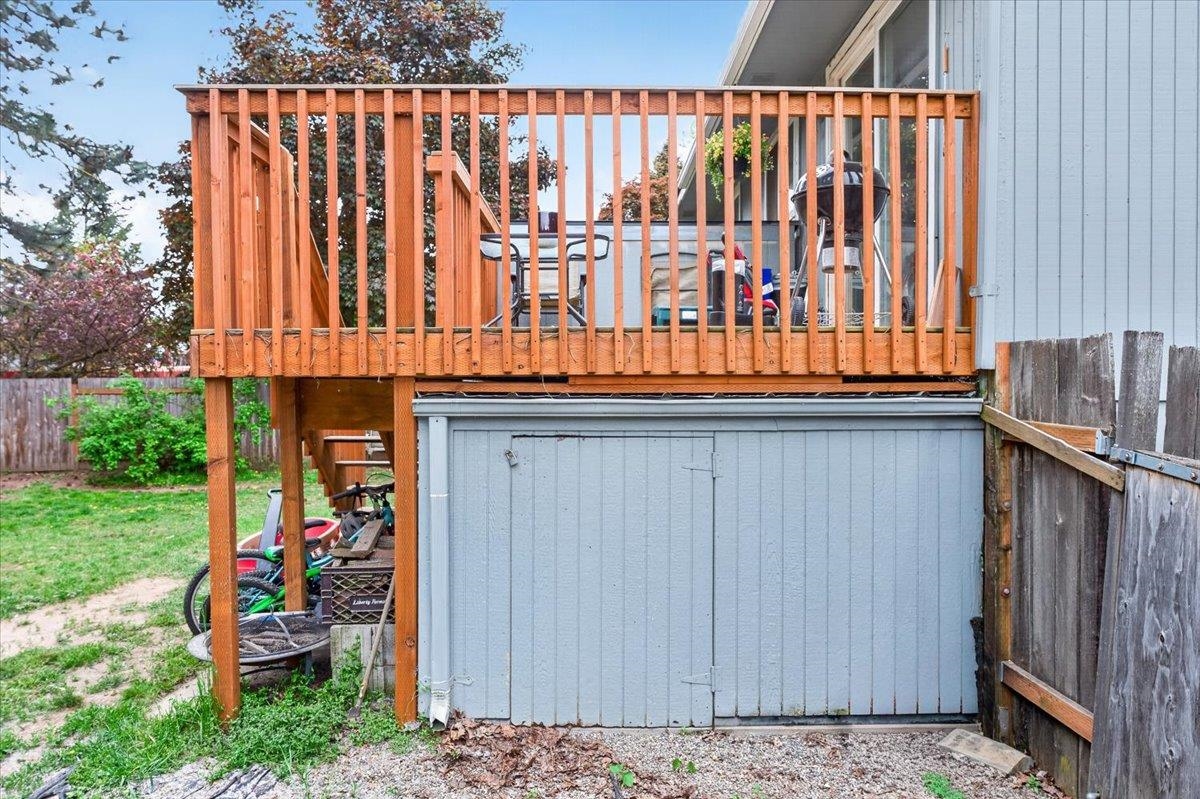 610 E VICKSBURG Ave