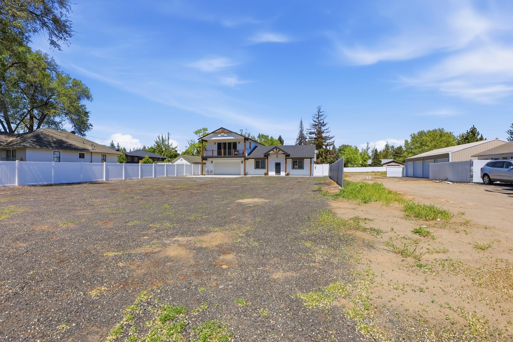 114 W GRAVES Rd