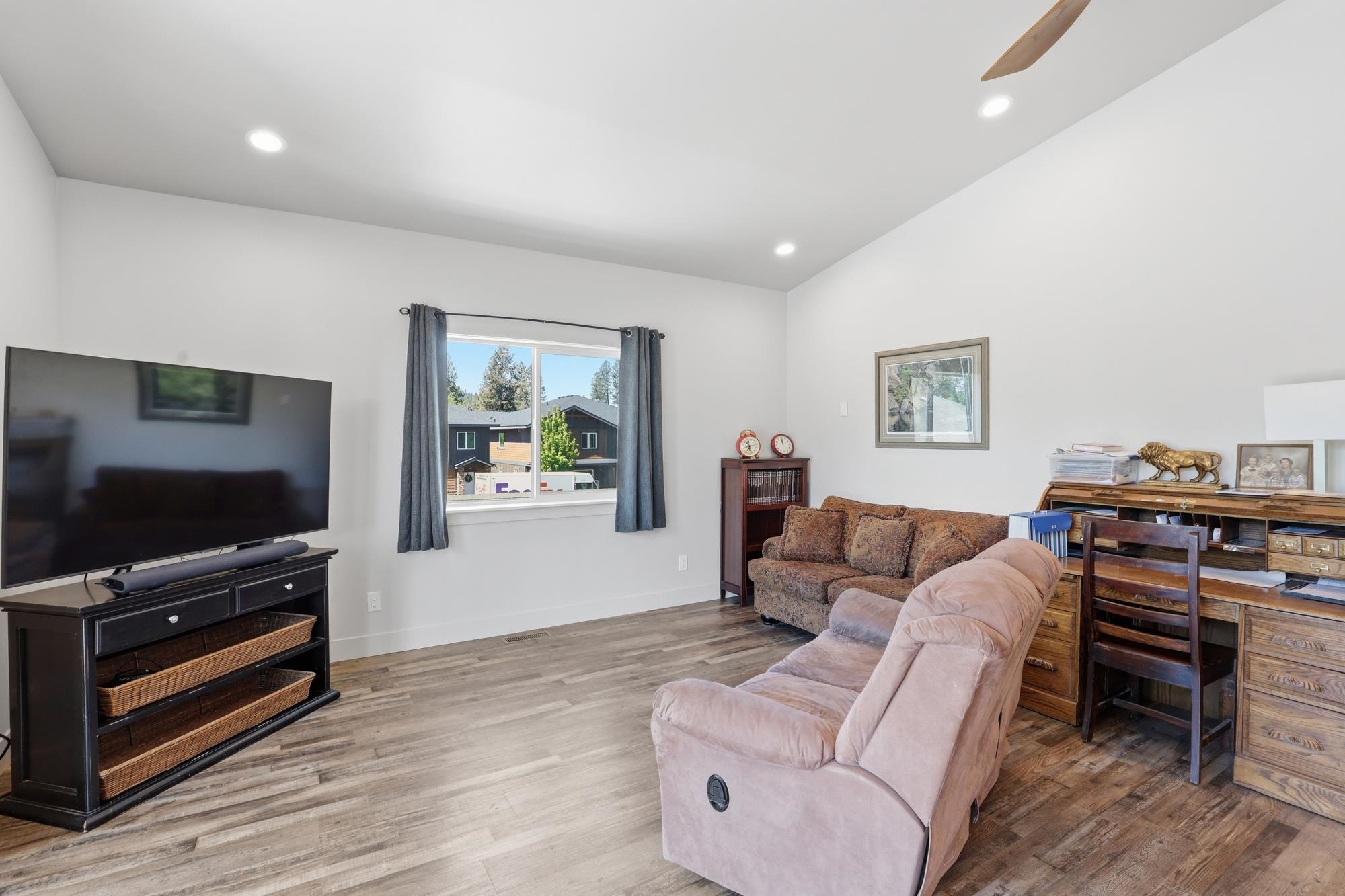 114 W GRAVES Rd