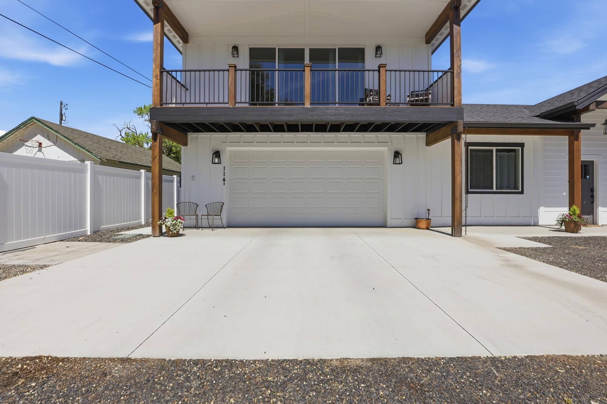 114 W GRAVES Rd