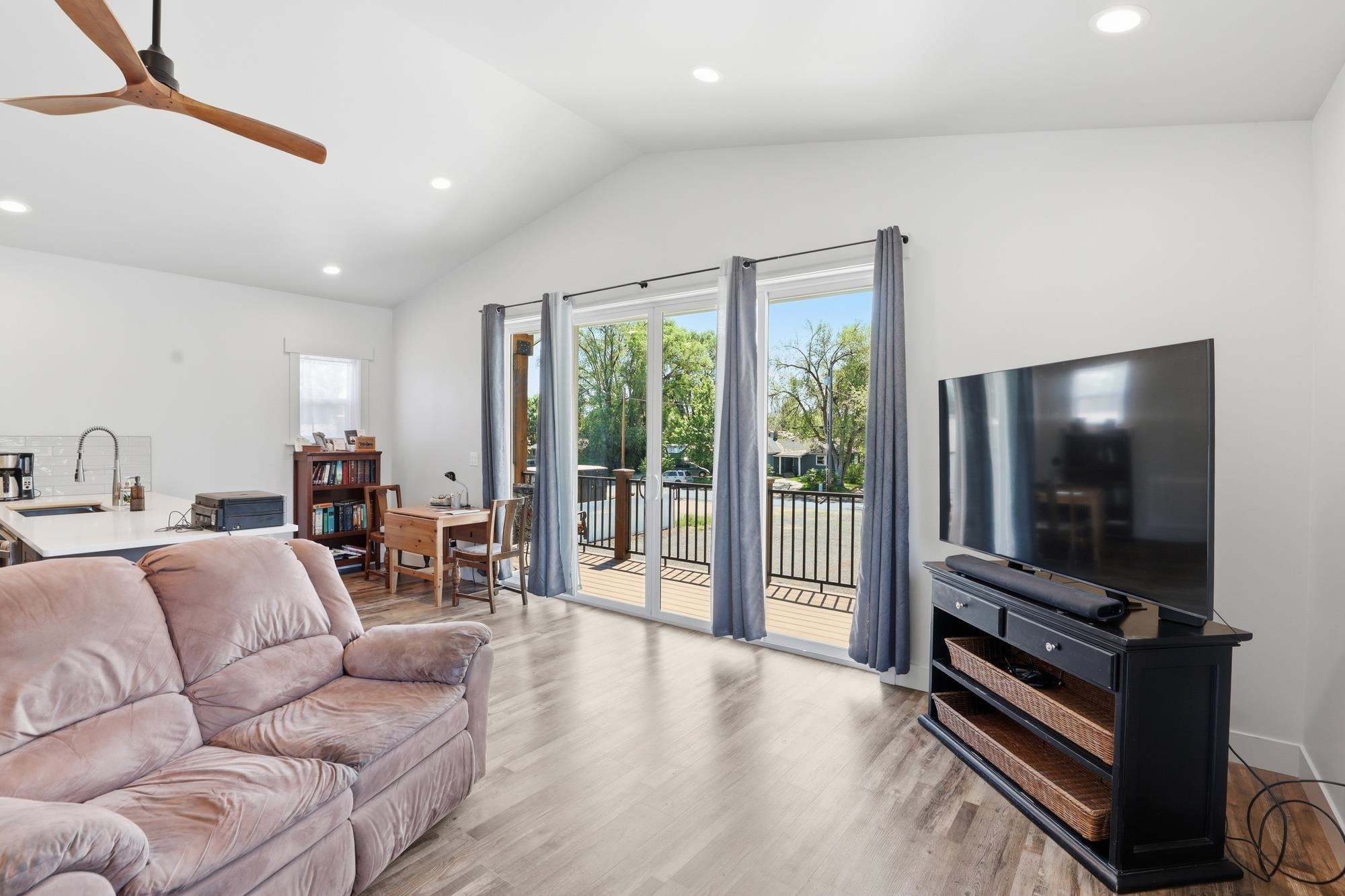 114 W GRAVES Rd