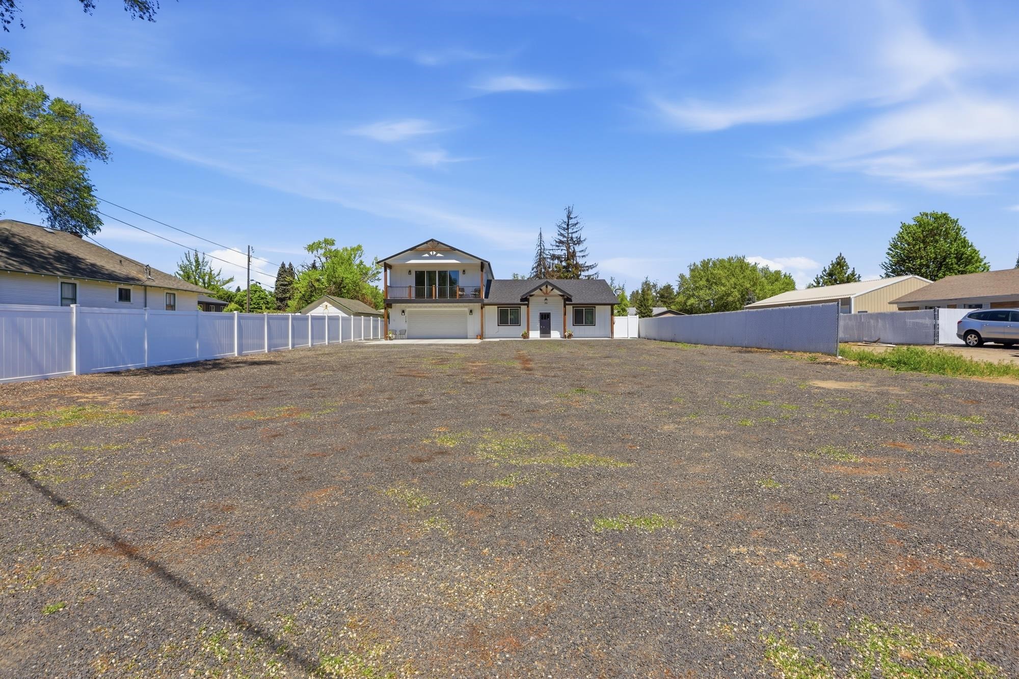 114 W GRAVES Rd