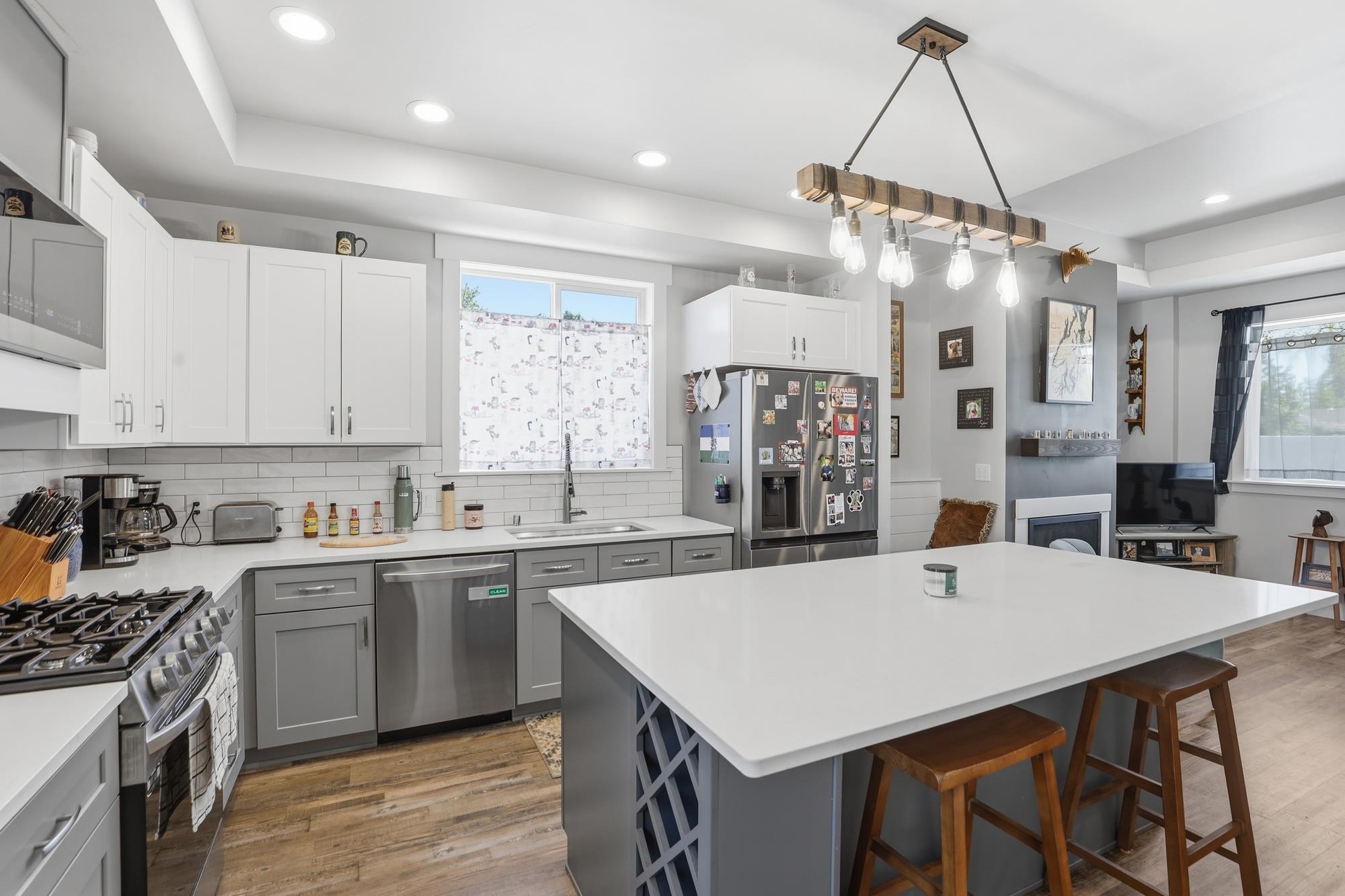 114 W GRAVES Rd