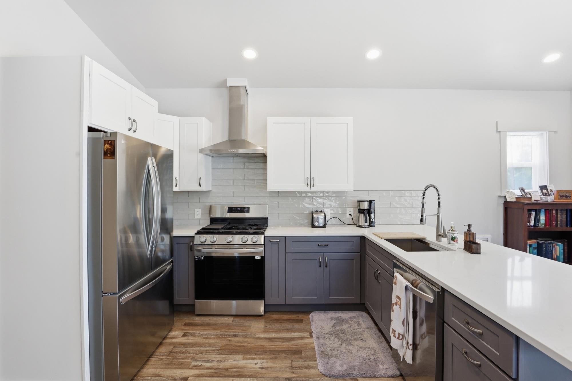 114 W GRAVES Rd