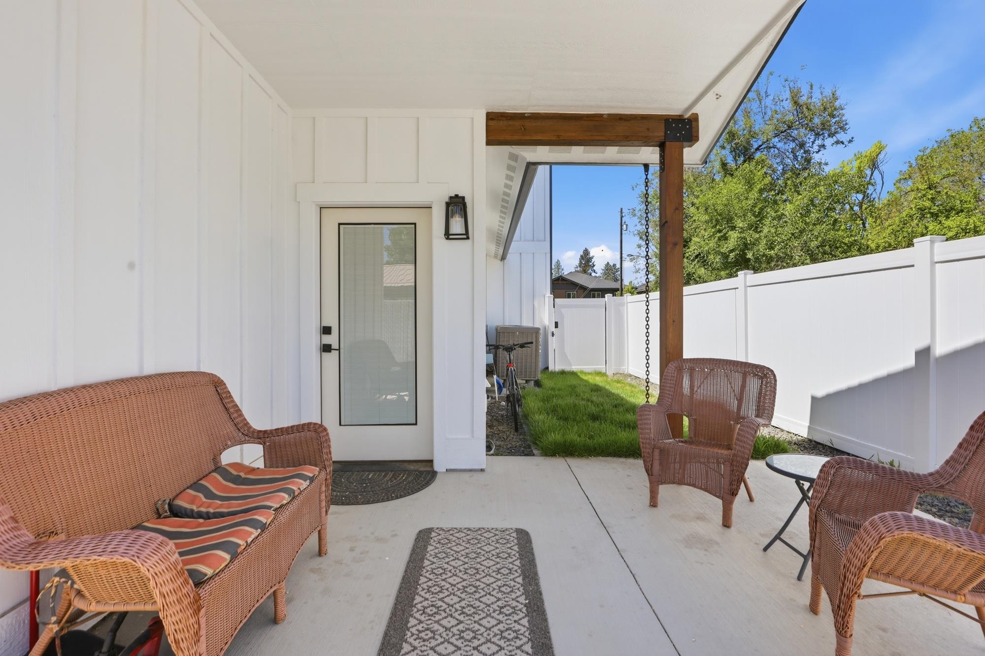 114 W GRAVES Rd