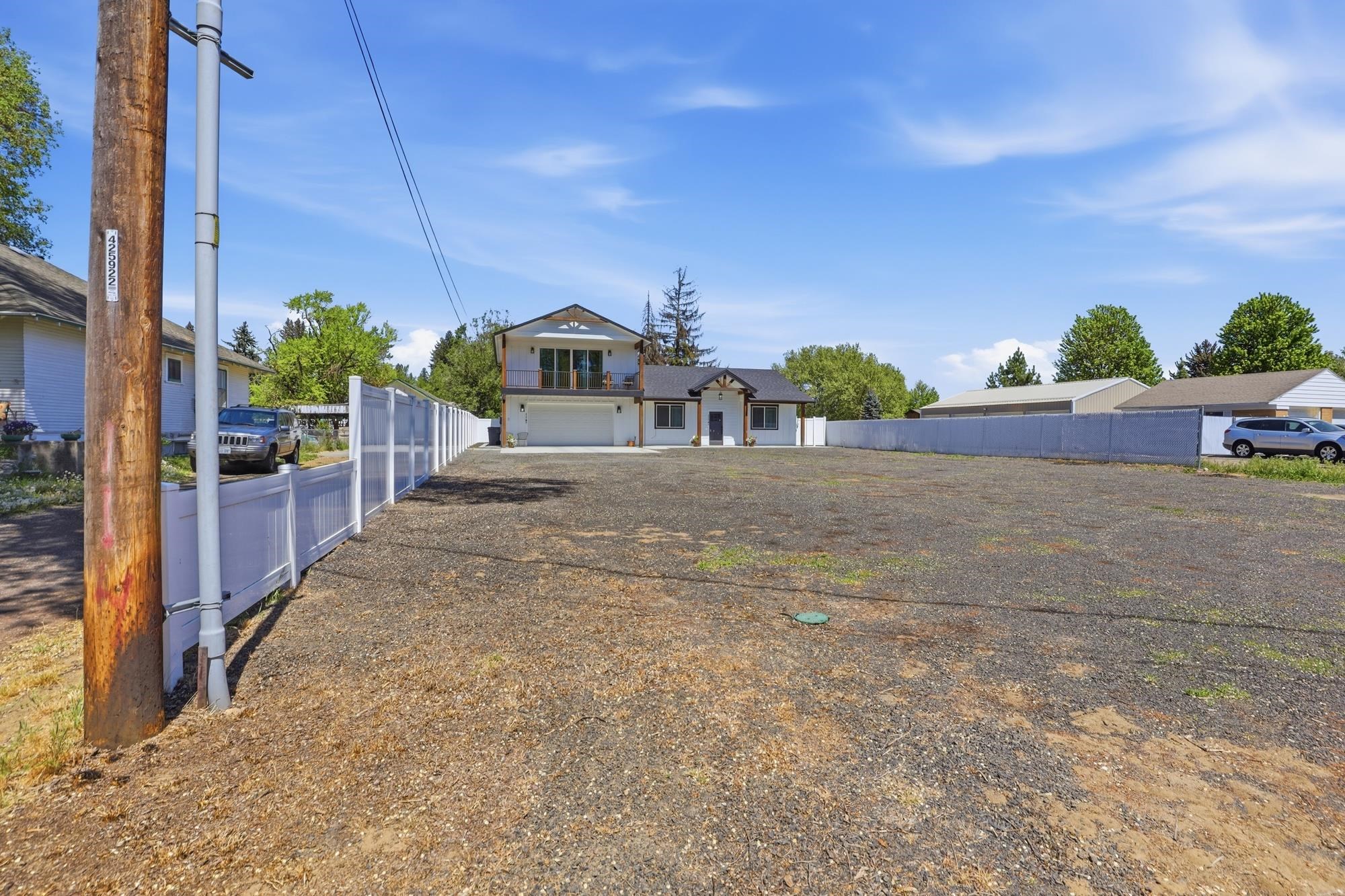 114 W GRAVES Rd