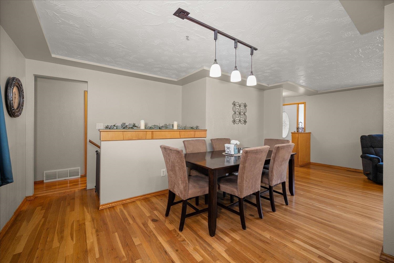2805 W Woodside Ave