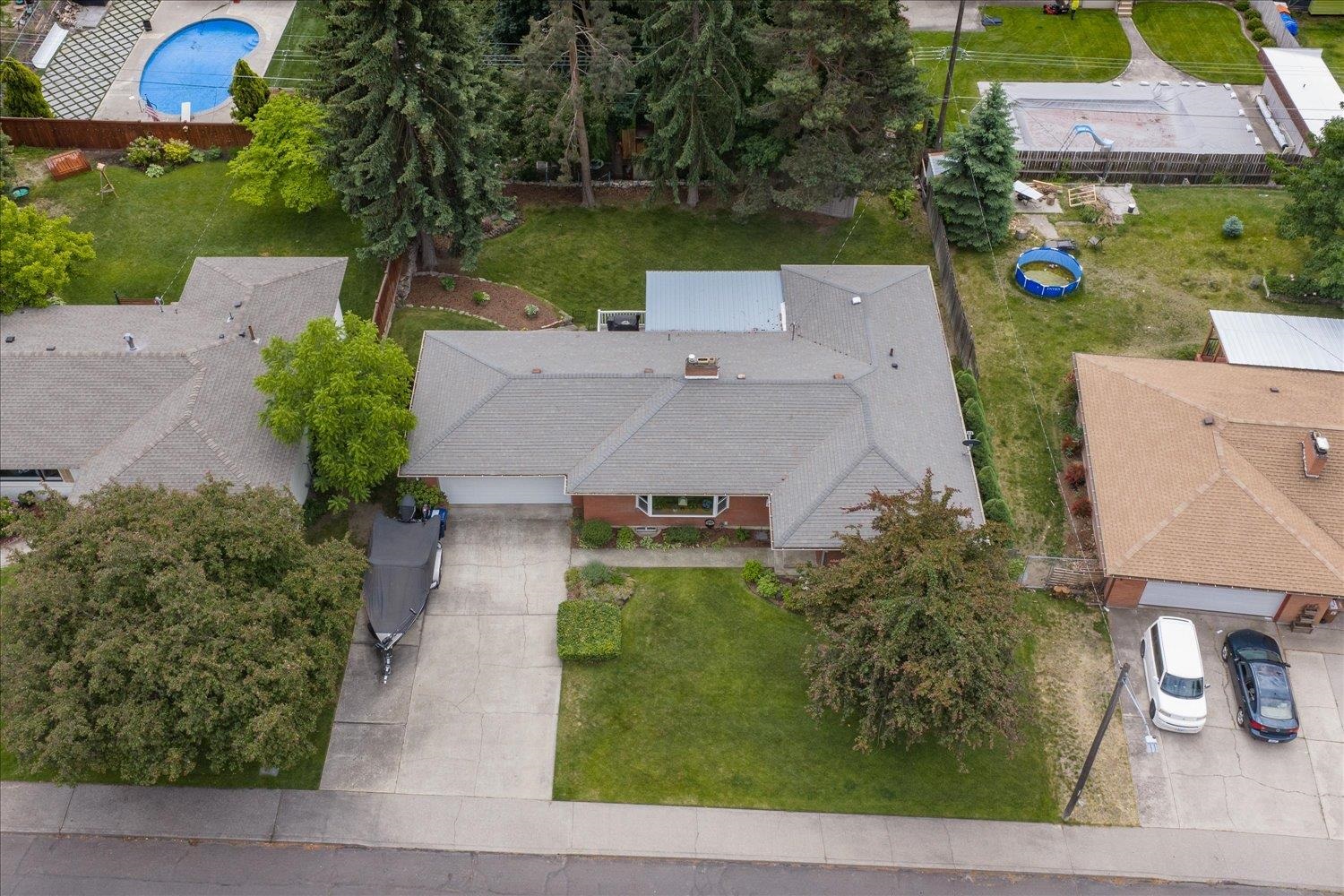 2805 W Woodside Ave