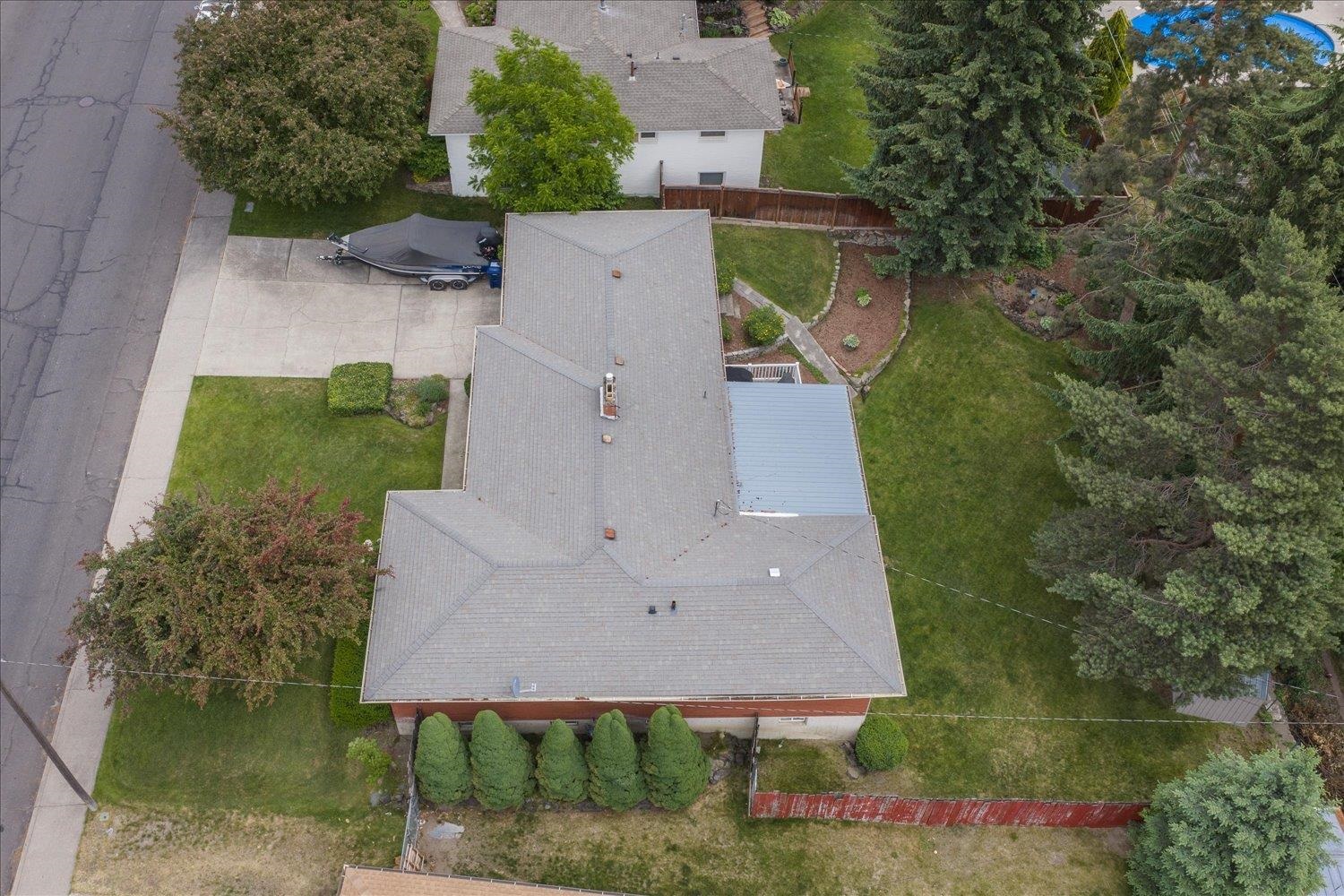 2805 W Woodside Ave