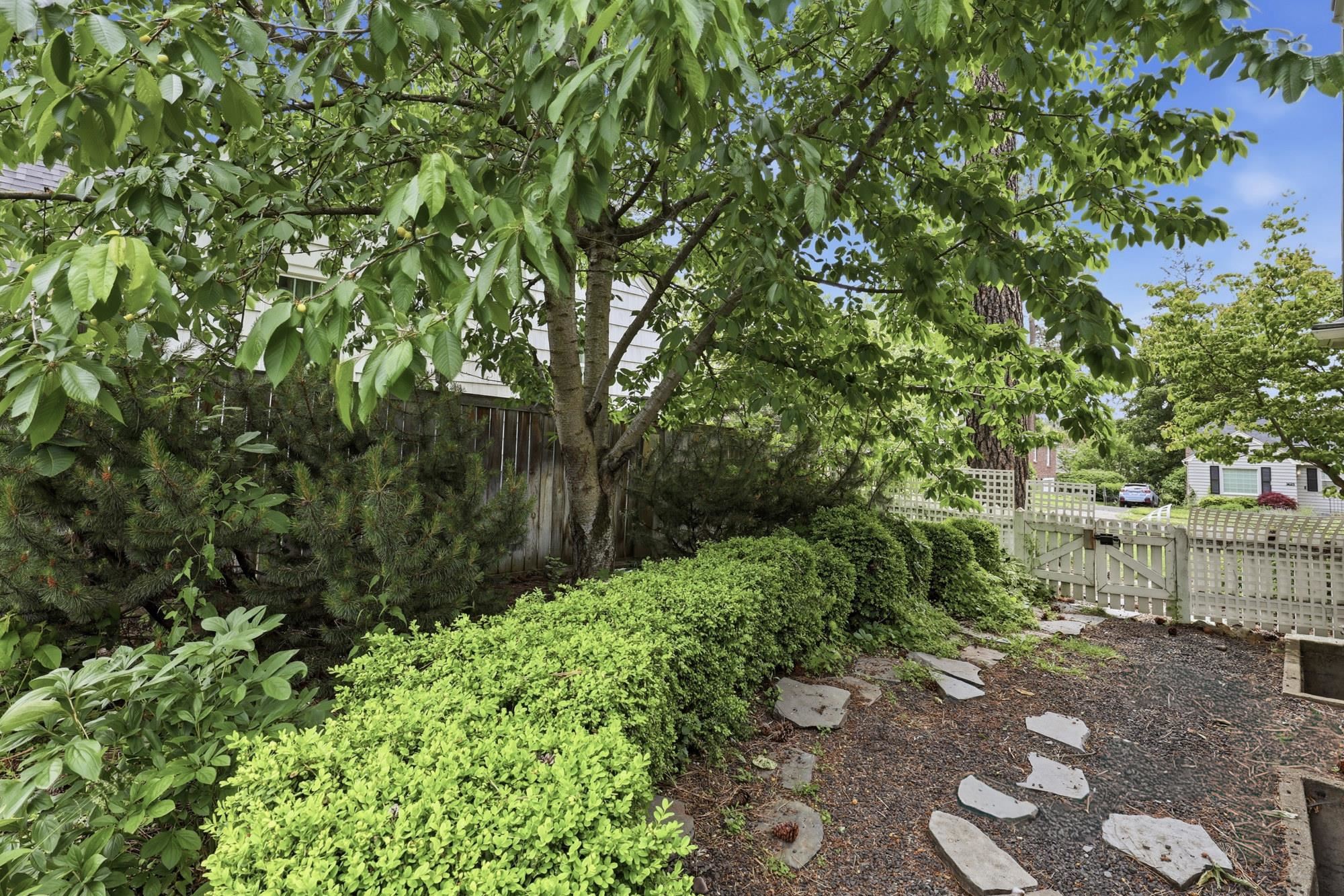 1621 S Walnut St